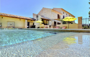 Awesome home in Vallabregues w/ Outdoor swimming pool, Jacuzzi and 6 Bedrooms